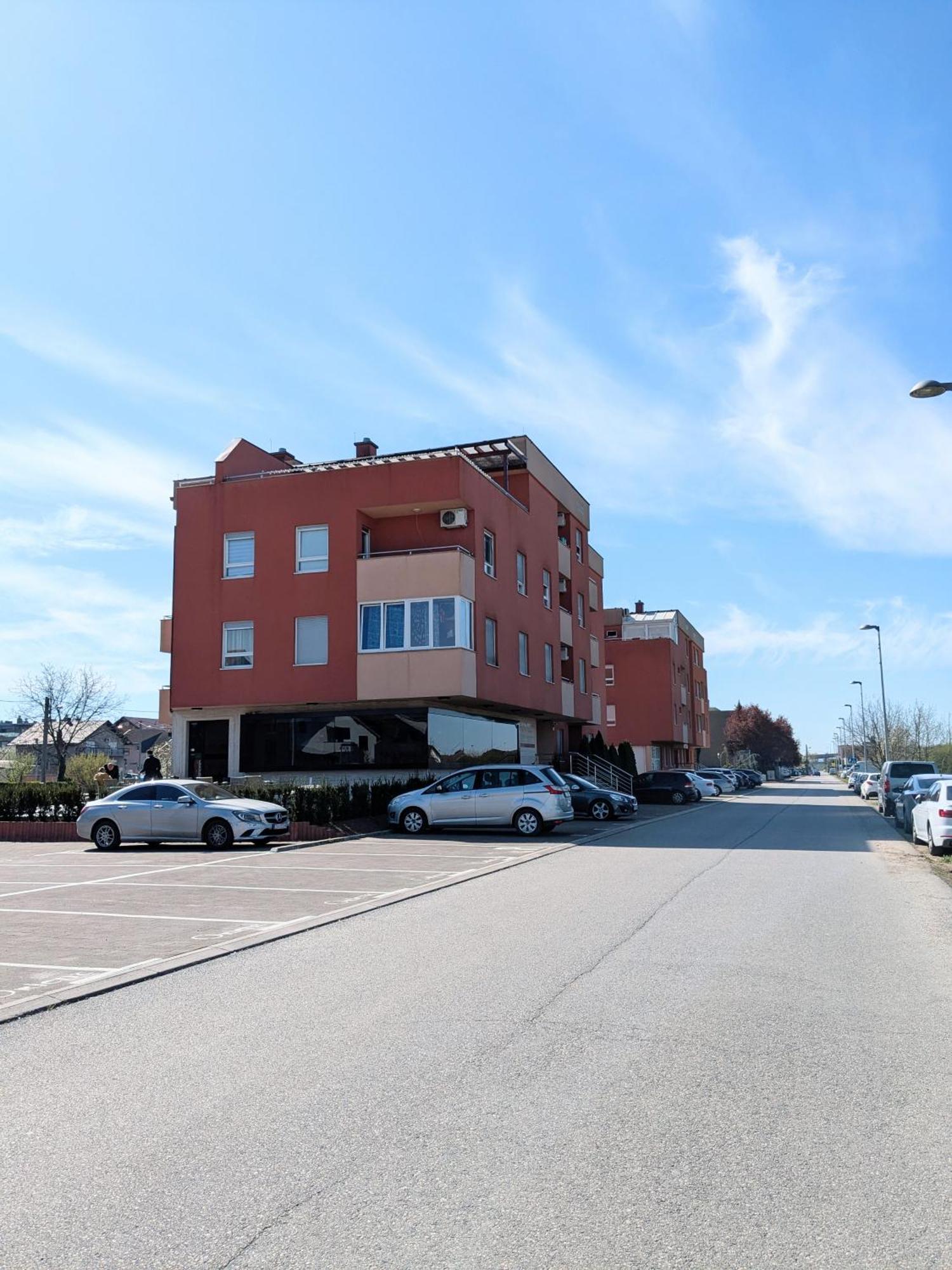 Doma-Lu Apartment-Near Airport And Highway- Free Parking Velika Mlaka المظهر الخارجي الصورة